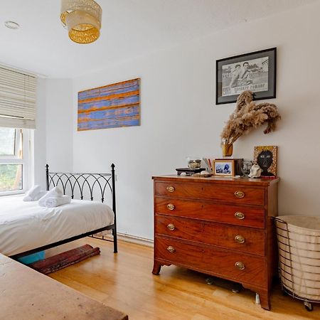 Characterful 1 Bedroom Flat Close To Dlr London Exterior photo